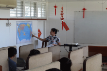 志愿者教师铁志怡授课1