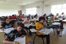 学生们第一次体验极具中华特色的书法课