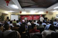 揭牌仪式上孔院学生演唱中文歌曲